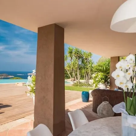 With Private Pool, Garden And Bbq *